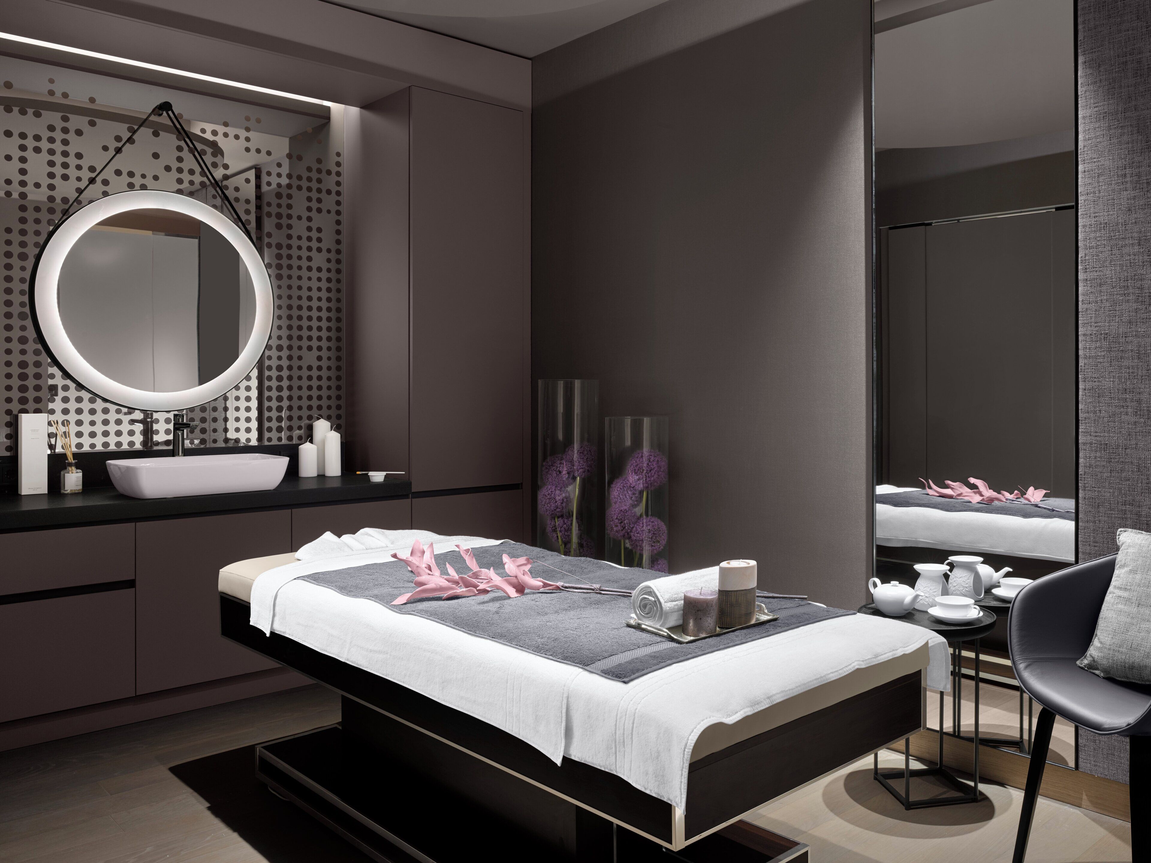 Couples treatment rooms, deep-tissue massages, Swedish massages