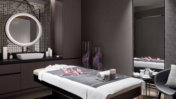 Couples treatment rooms, deep-tissue massages, Swedish massages