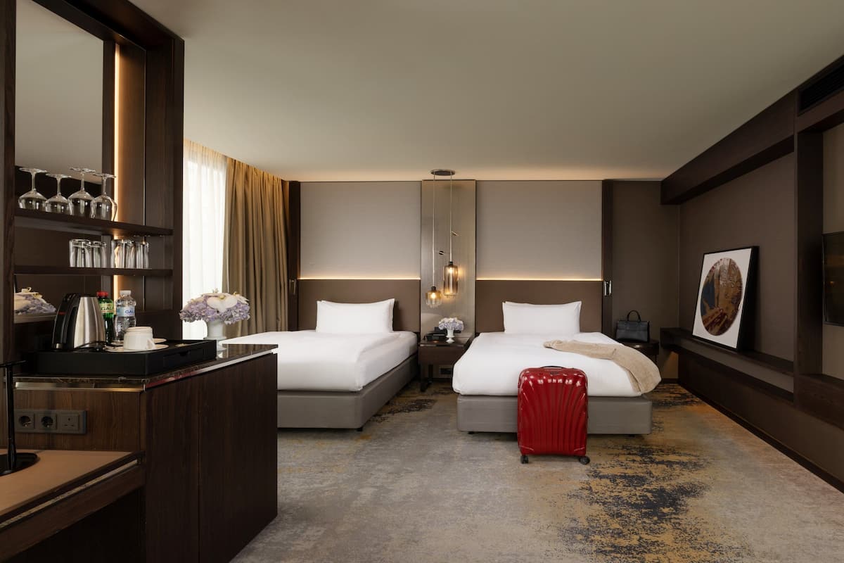 1 bedroom, Egyptian cotton sheets, premium bedding, pillowtop beds