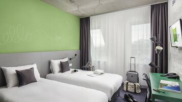 Standard Twin Room, 2 Twin Beds | 1 bedroom, hypo-allergenic bedding, in-room safe, desk