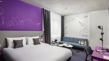 Suite junior, 1 cama matrimonial y sofá cama | Ropa de cama hipoalergénica y caja de seguridad en la habitación