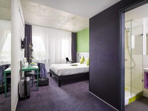 Standard Room, 1 Double Bed | Hypo-allergenic bedding, in-room safe, desk, soundproofing