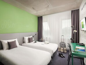 Standard-Zweibettzimmer, 2 Einzelbetten | 1 Schlafzimmer, Zimmersafe, Schreibtisch, schallisolierte Zimmer