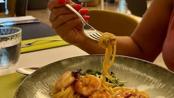 Lunch and dinner served, international cuisine