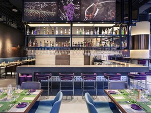 Déjeuner et dîner servis sur place