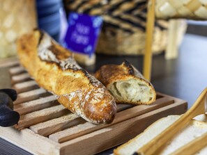 Colazione a buffet, servita tutte le mattine (40 SGD a persona)