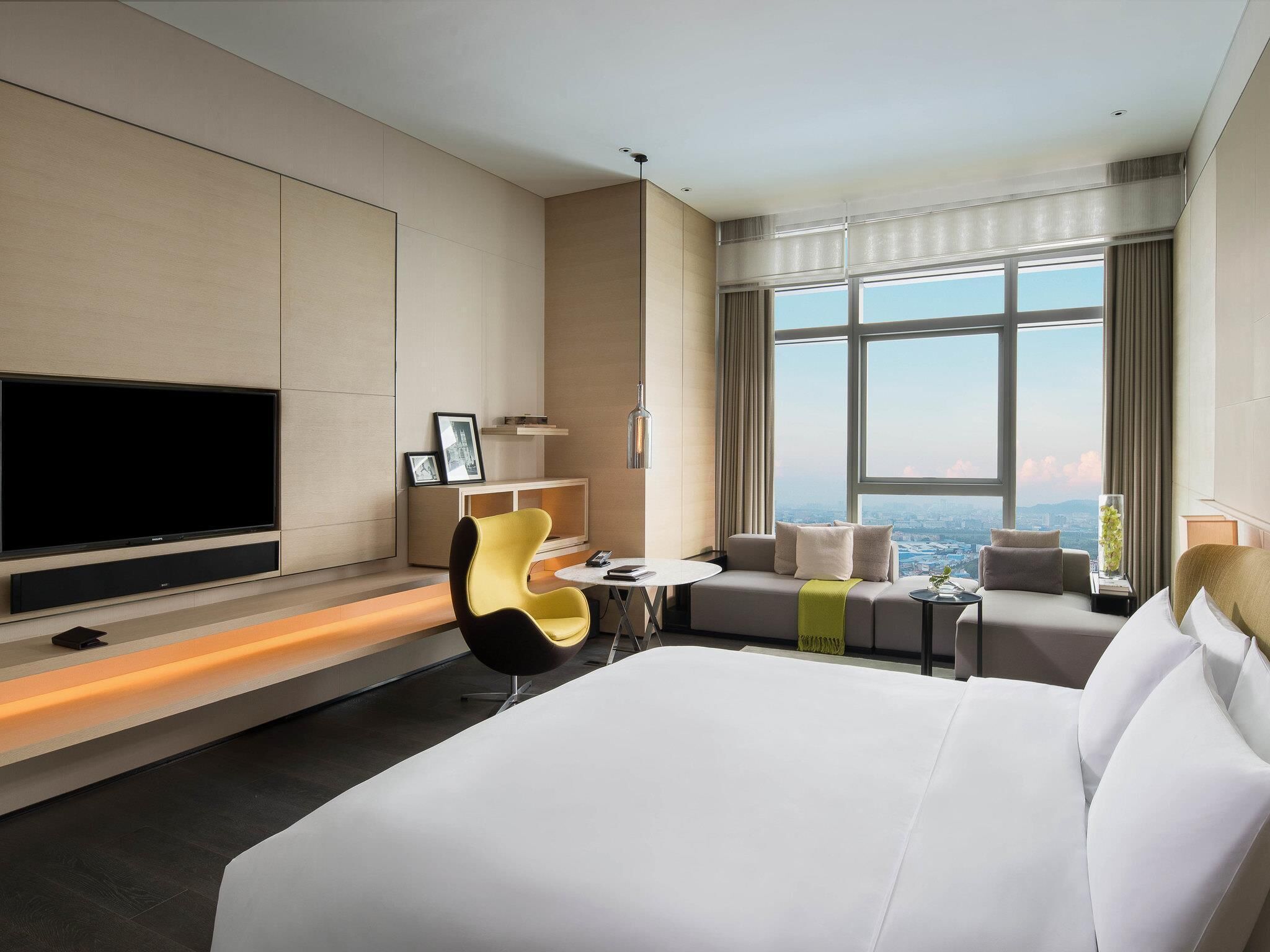 Luxury Room, 1 King Bed, Club Lounge Access | 1 bedroom, Egyptian cotton sheets, premium bedding, down comforters