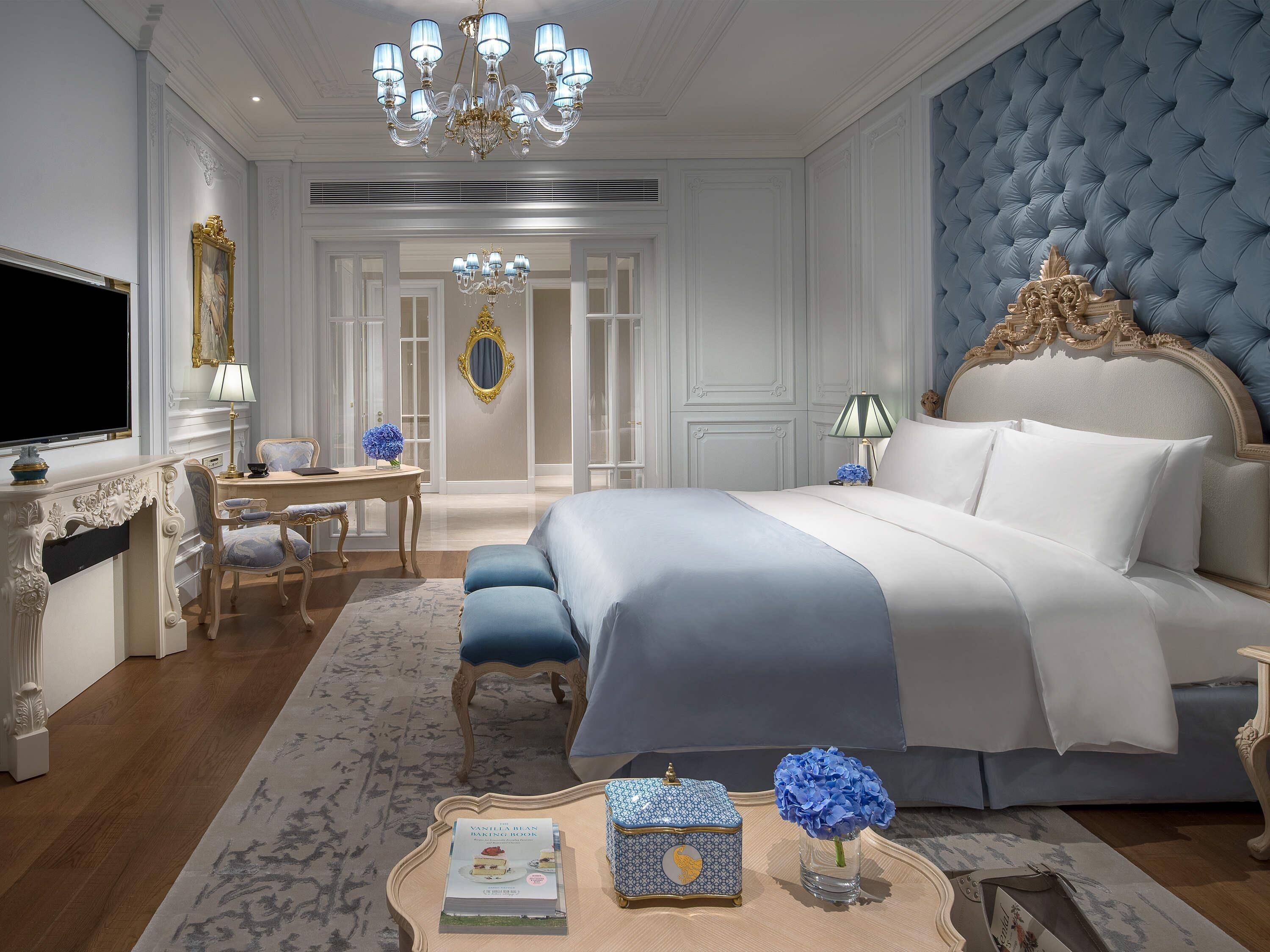 プレミアム ルーム キングベッド 1 台 クラブラウンジ利用可 (Luxury French Style) | 1 室のベッドルーム、エジプト綿のシーツ、高級寝具、羽毛の掛け布団