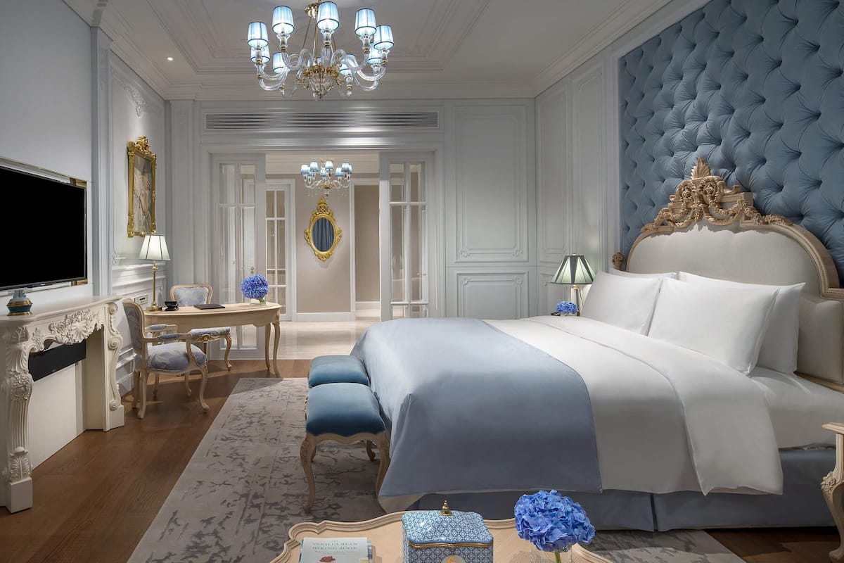 Chambre Premium, 1 très grand lit, accès au salon club (Luxury French Style)