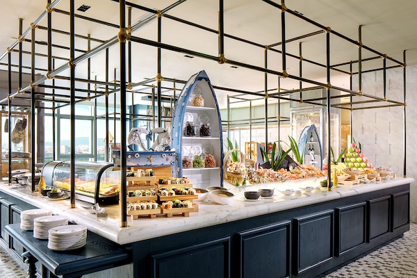 Se ofrece un desayuno bufé todos los días (198 CNY por persona)