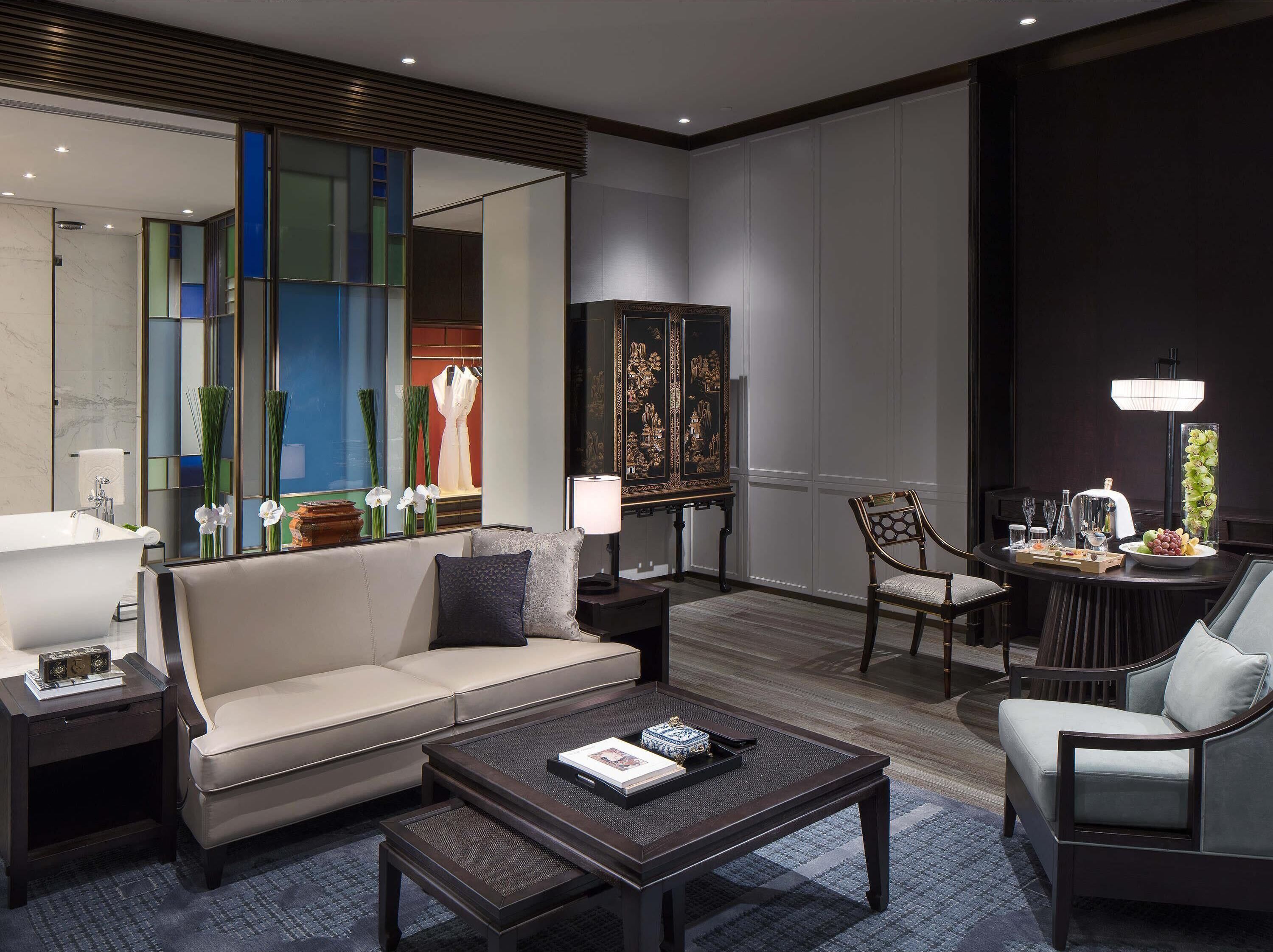 Junior Suite, 1 King Bed, Club lounge access