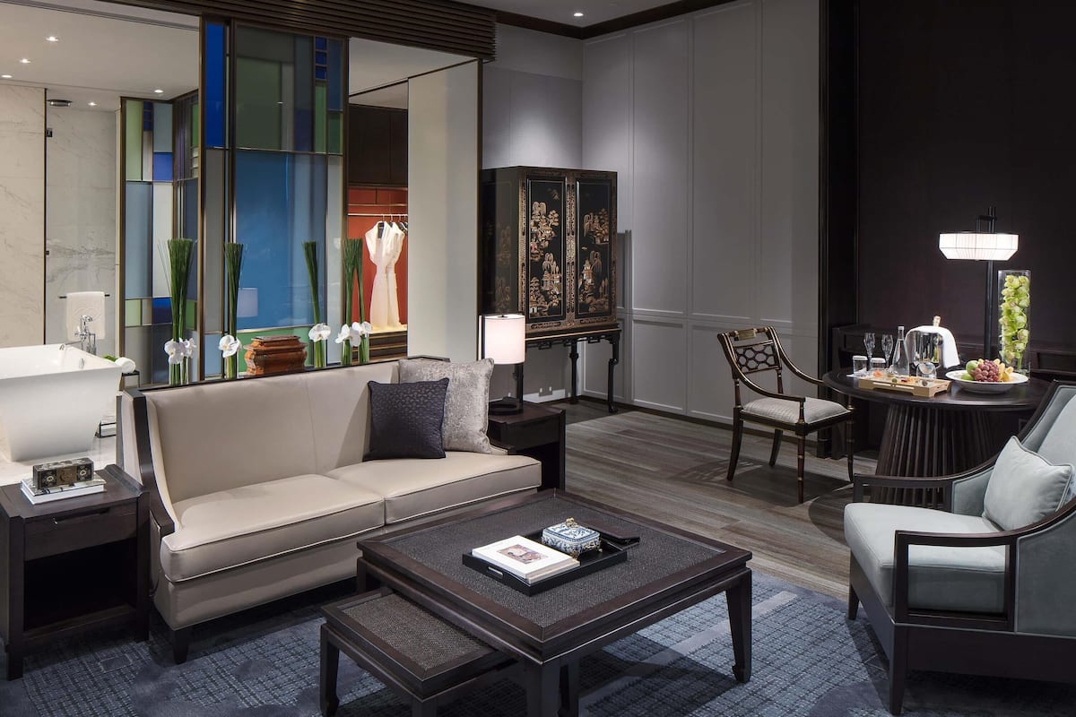 Junior Suite, 1 King Bed, Club lounge access