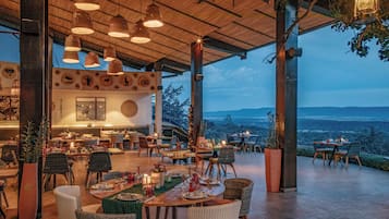 2 restaurants, breakfast, lunch, dinner served; international cuisine