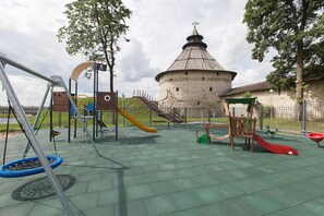 Children’s play area – outdoor - Pokrovskiy Hotel (Pskov)