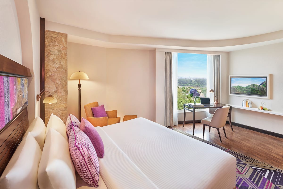 Phòng Executive, bồn tắm (with Bathtub) | Bộ đồ giường cao cấp, minibar, két bảo mật tại phòng, bàn 