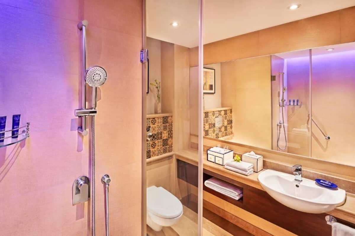 Phòng tắm | Đồ dùng nhà tắm miễn phí, máy sấy tóc, áo choàng tắm 