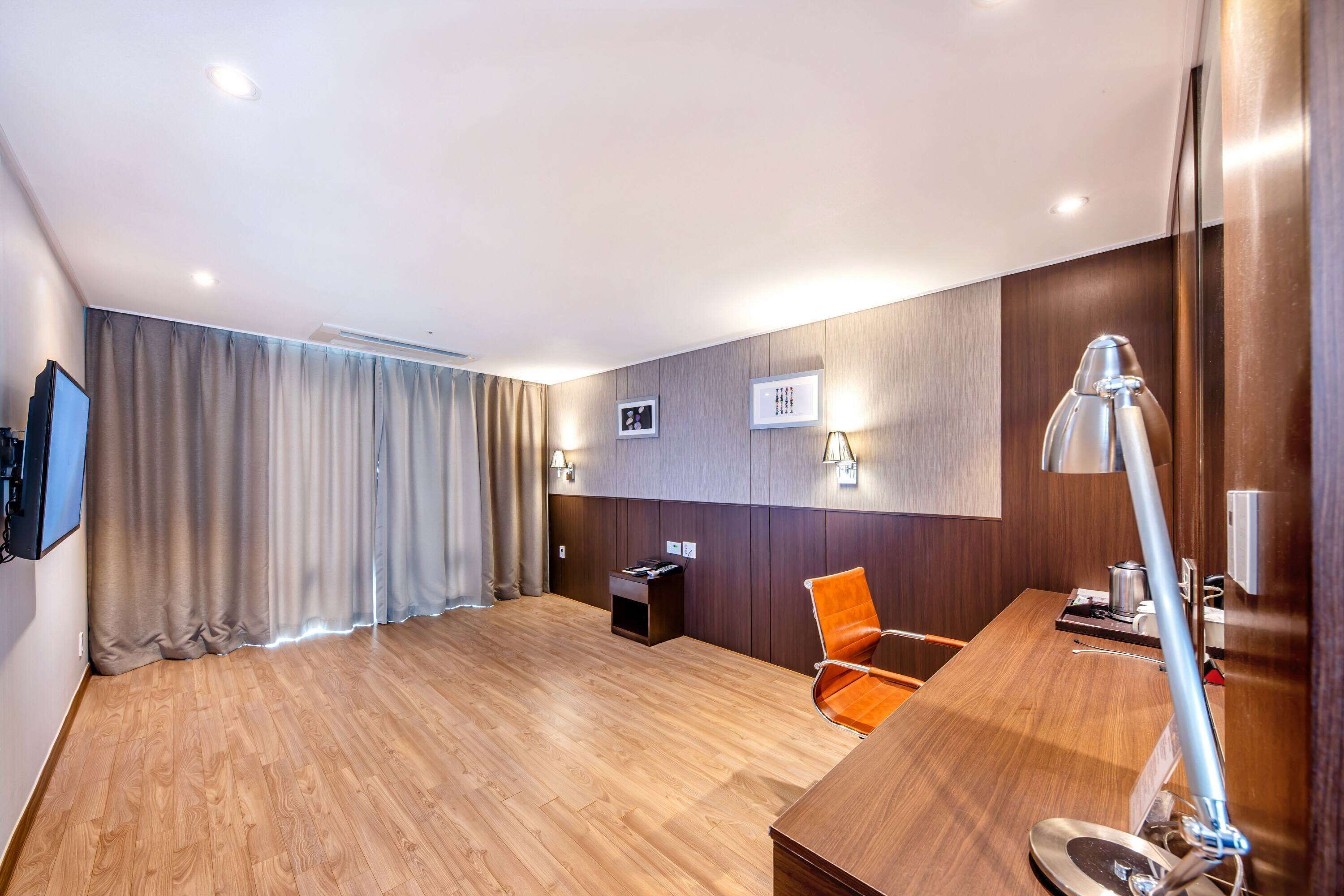room, non smoking (ondol) | in-room safe, desk, blackout curtains, soundproofing
