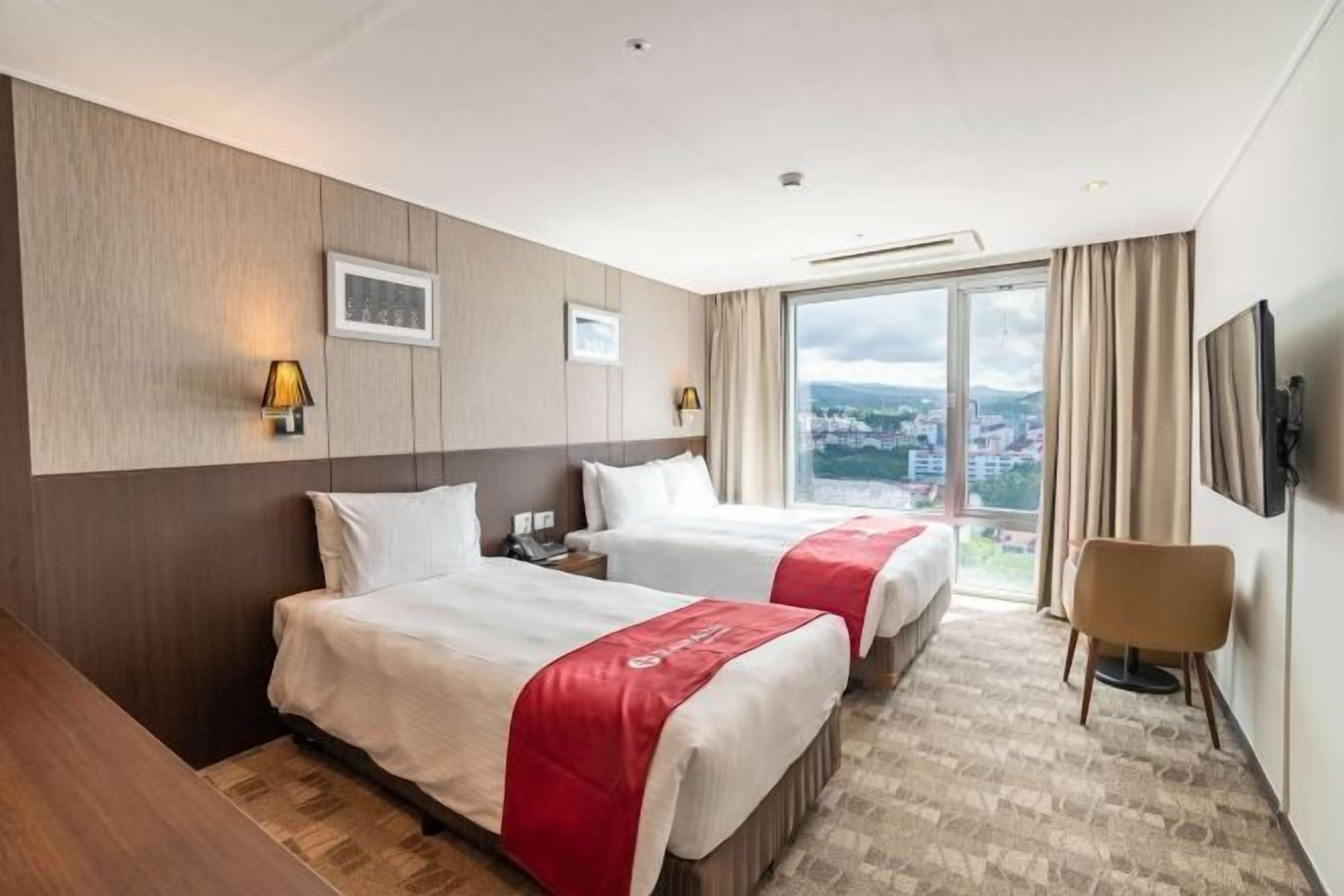 In-room safe, desk, blackout drapes, soundproofing