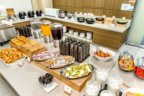 Colazione a buffet a pagamento, servita tutte le mattine 