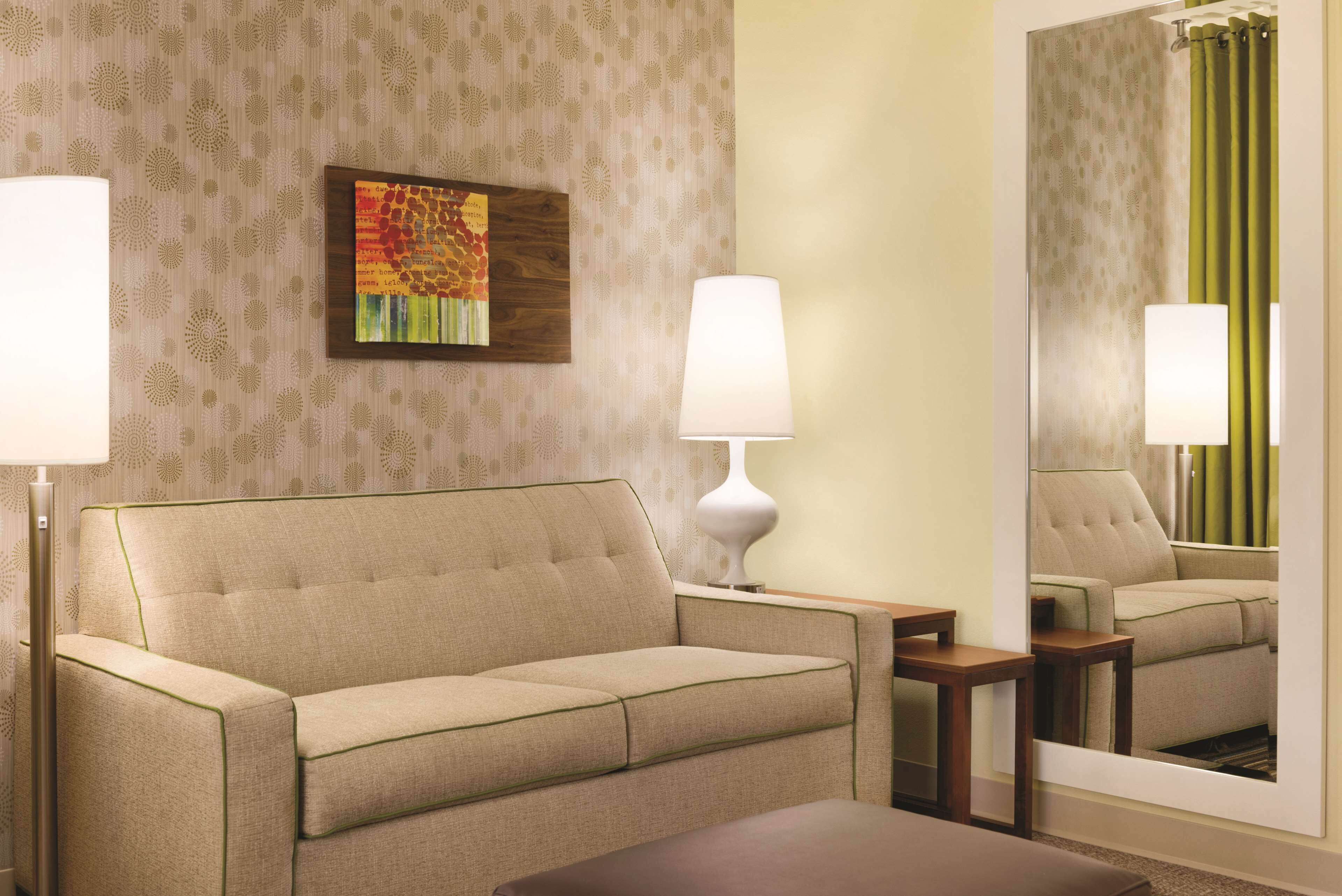 flat-screen tv, mp3 dock