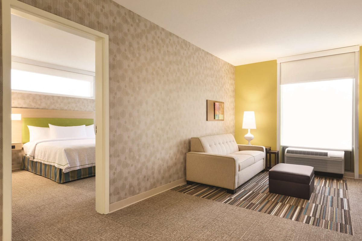Suite, 1 King Bed, Non Smoking | Living area | Flat-screen TV, MP3 dock