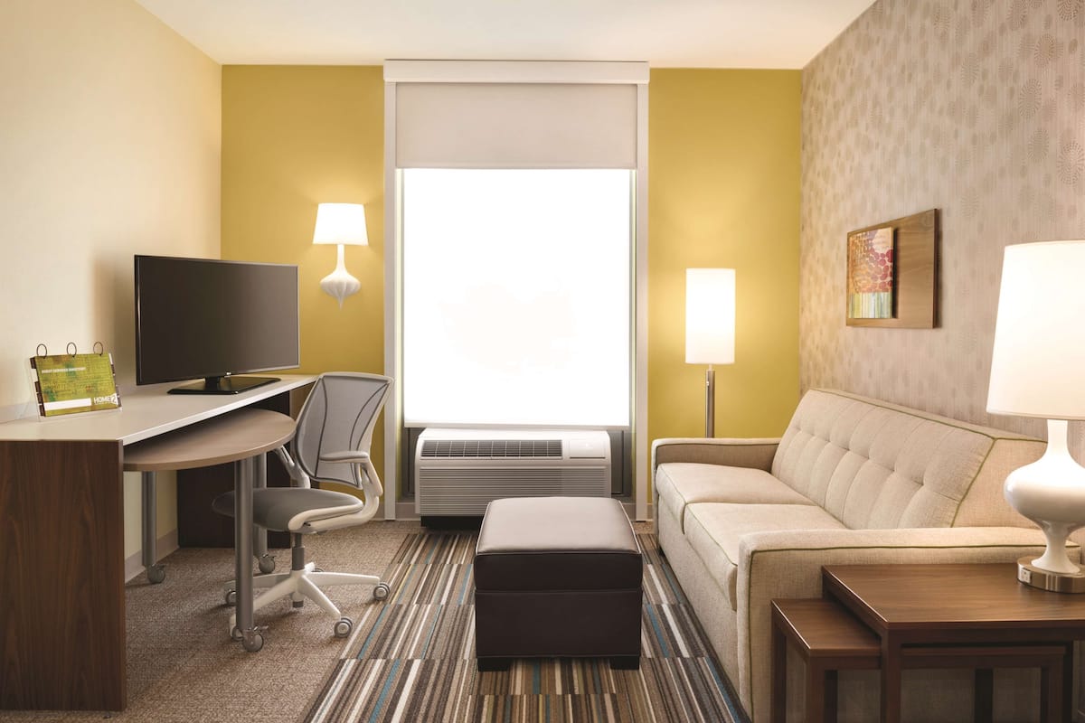 Pillowtop beds, in-room safe, desk, laptop workspace