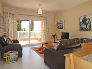 Apartment (2 Bedrooms) | Living room