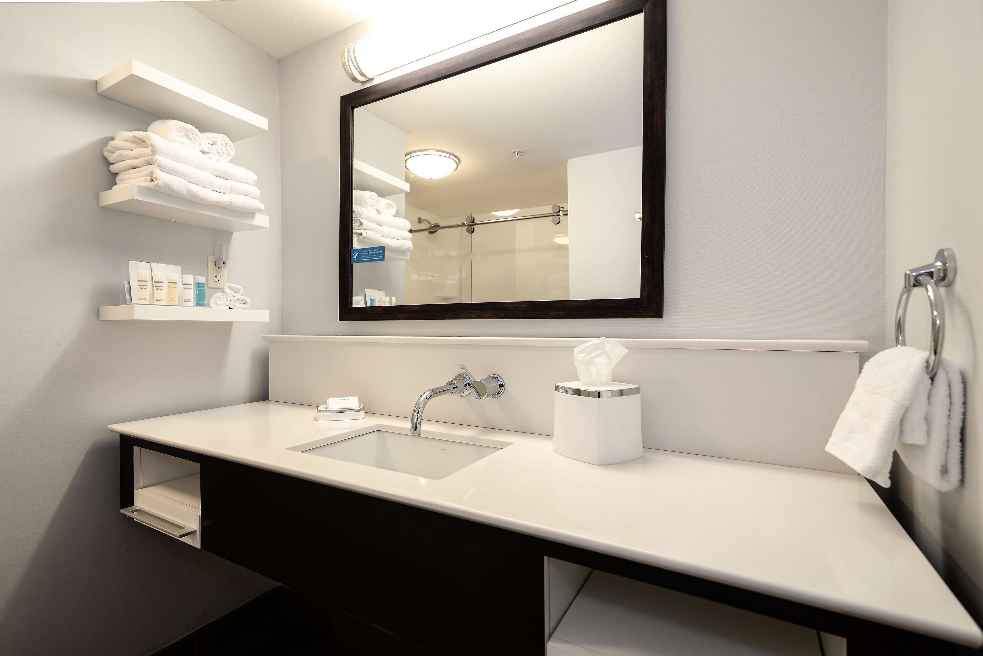 combined shower/bathtub, free toiletries, hair dryer, towels