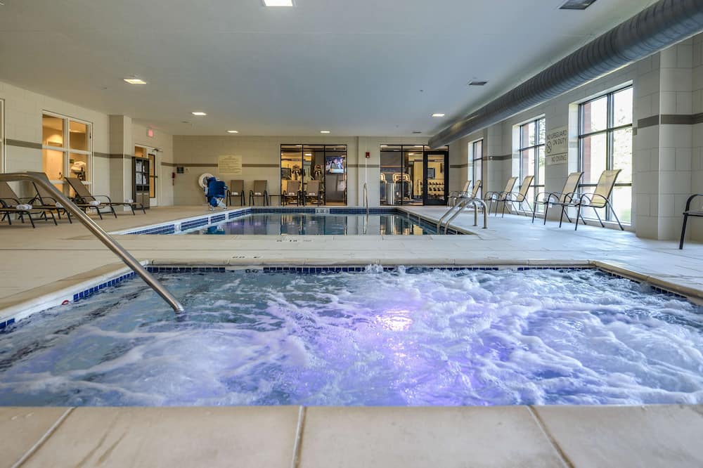 luxury hotels in Flint, Mi