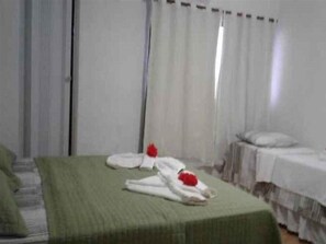 Minibar, blackout drapes - Pousada da Rita (Fernando de Noronha)