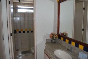 Lägenhet | Badrum | Dusch och handdukar