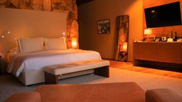 1 bedroom, premium bedding, down duvets, free minibar items