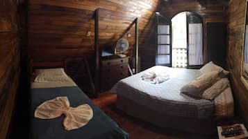Habitación estándar, baño compartido | Servicio a la habitación