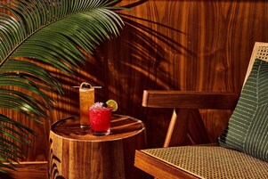 Alimentos y bebidas