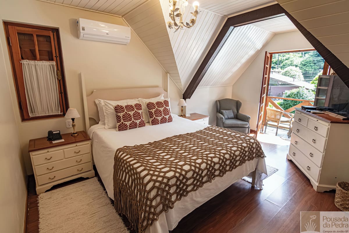 Apartamento Lodge com Sacada e Banheira | 1 camera, minibar, una cassaforte in camera, tende oscuranti