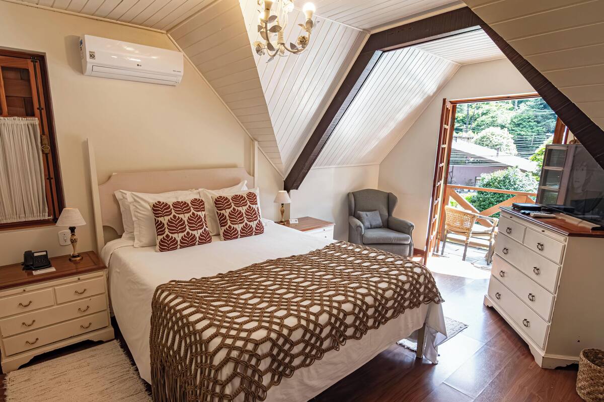 Apartamento Lodge com Sacada e Banheira | 1 Schlafzimmer, Minibar, Zimmersafe, Verdunkelungsvorhänge