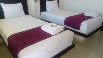 Single Room, 2 Single Beds | Desk, iron/ironing board, free WiFi