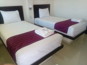 Phòng đơn, 2 giường đơn | Bàn, bàn ủi/dụng cụ ủi quần áo, truy cập Internet không dây miễn phí 