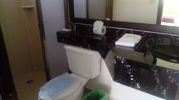 Basic Single Room | Bathroom | Shower, free toiletries, towels