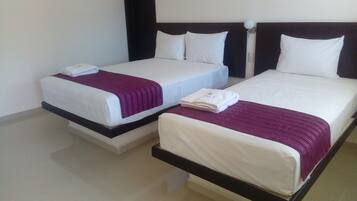 Triple Room | Desk, iron/ironing board, free WiFi