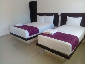 Phòng 3 | Bàn, bàn ủi/dụng cụ ủi quần áo, truy cập Internet không dây miễn phí 