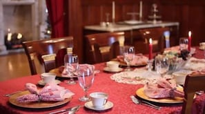 Dining - 1897 Beekman House (Dundee)