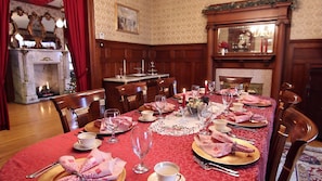 Free daily full breakfast - 1897 Beekman House (Dundee)