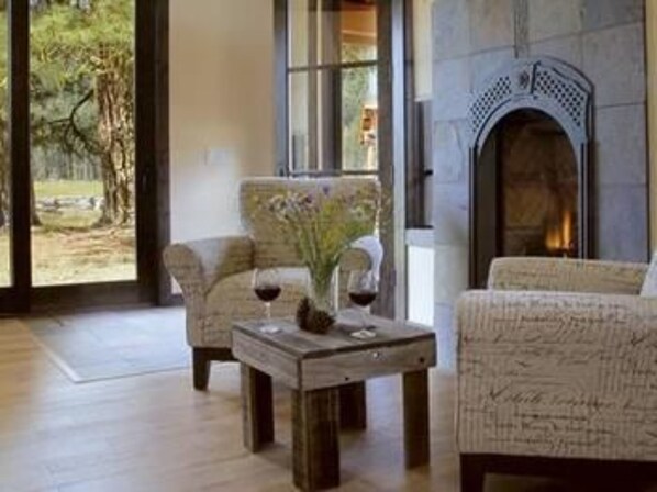 Premium bedding, individually decorated, individually furnished - Highlands Ranch Resort (Mill Creek)