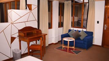 Standard Triple Room | Living area