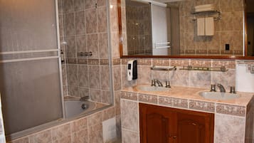 Standard Triple Room | Bathroom | Shower, rainfall showerhead, towels, soap