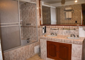Standard Triple Room | Bathroom | Shower, rainfall showerhead, towels, soap