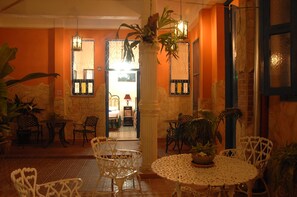 Junior Double or Twin Room | Iron/ironing board - Hostal Casa Villa Colonial Frank y Arelys (Remedios)