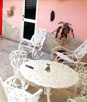 Desayuno continental (USD 8 por persona) 