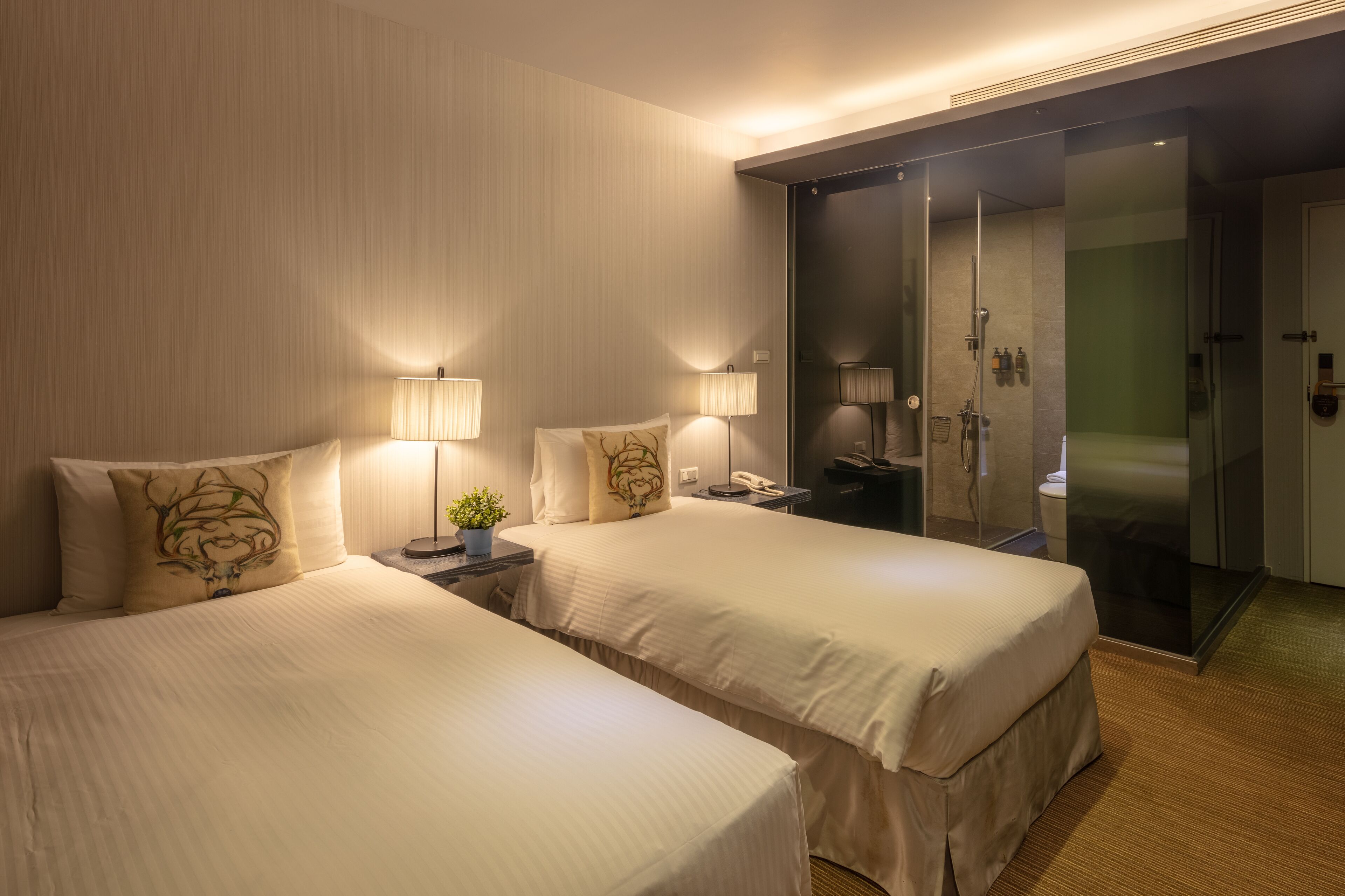 executive twin room, 2 single beds | 1 bedroom, desk, laptop workspace, soundproofing